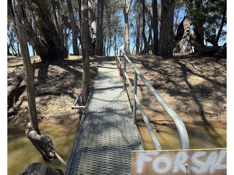 15 Armstrong Drive, Barham NSW 2732