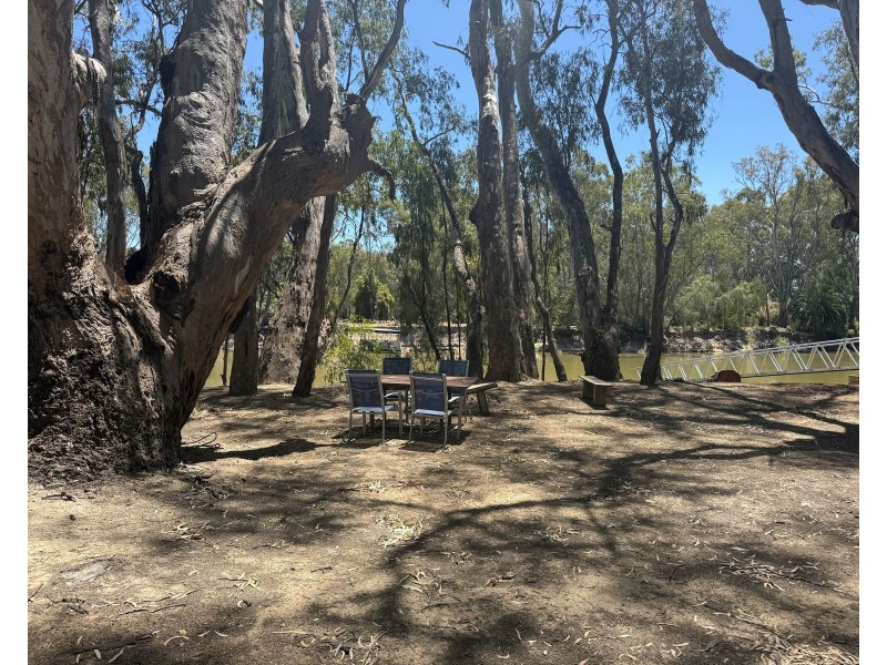 15 Armstrong Drive, Barham NSW 2732