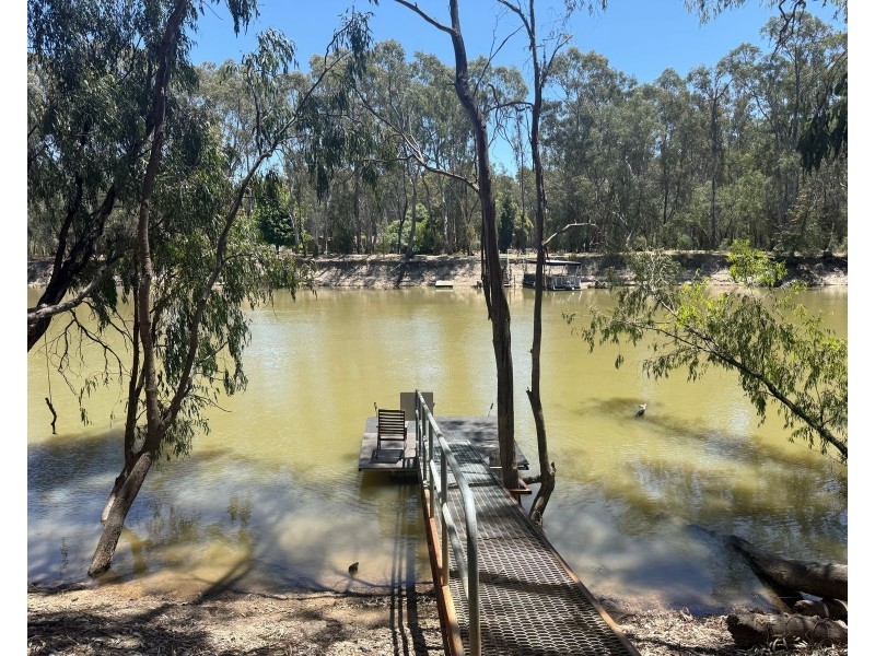 15 Armstrong Drive, Barham NSW 2732