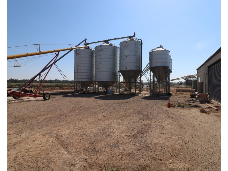 5104B Murray Valley Highway, Castle Donnington VIC 3585