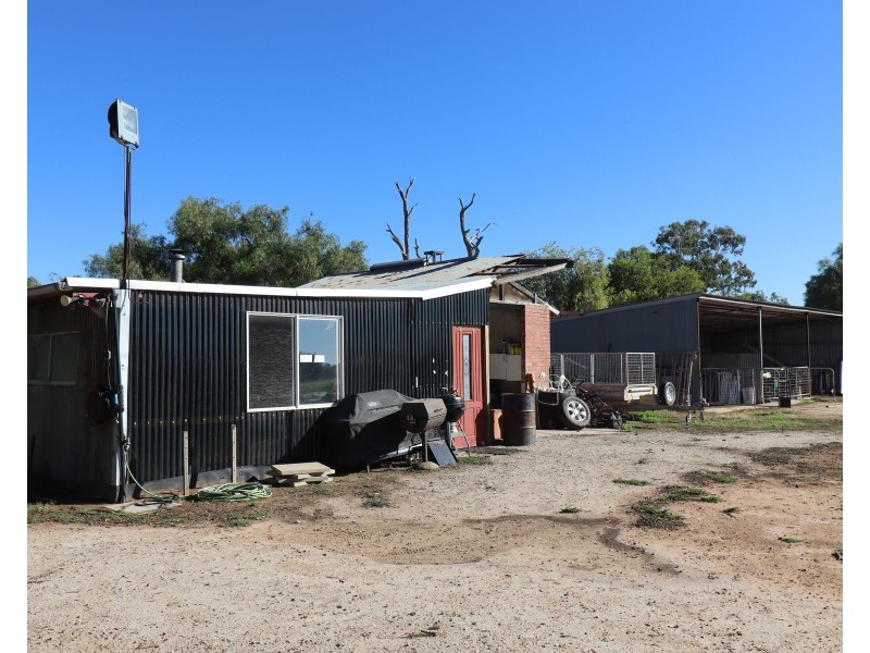 238 Fox Island Road, Gunbower VIC 3566