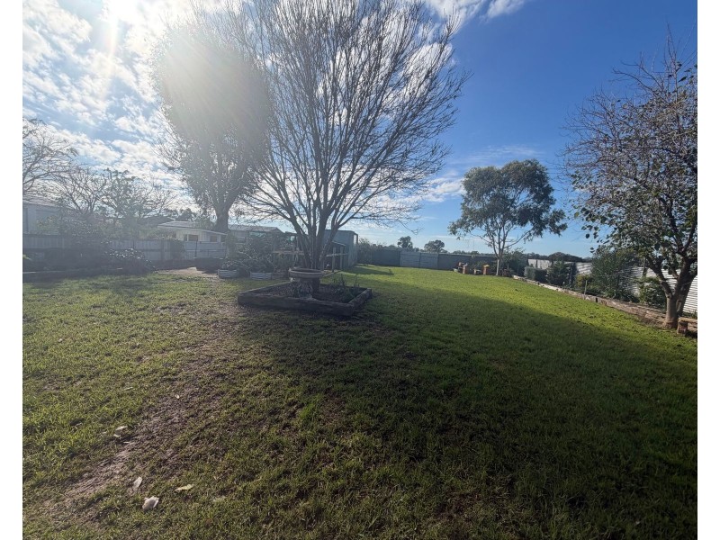 5 Flinders Street, Wakool NSW 2710