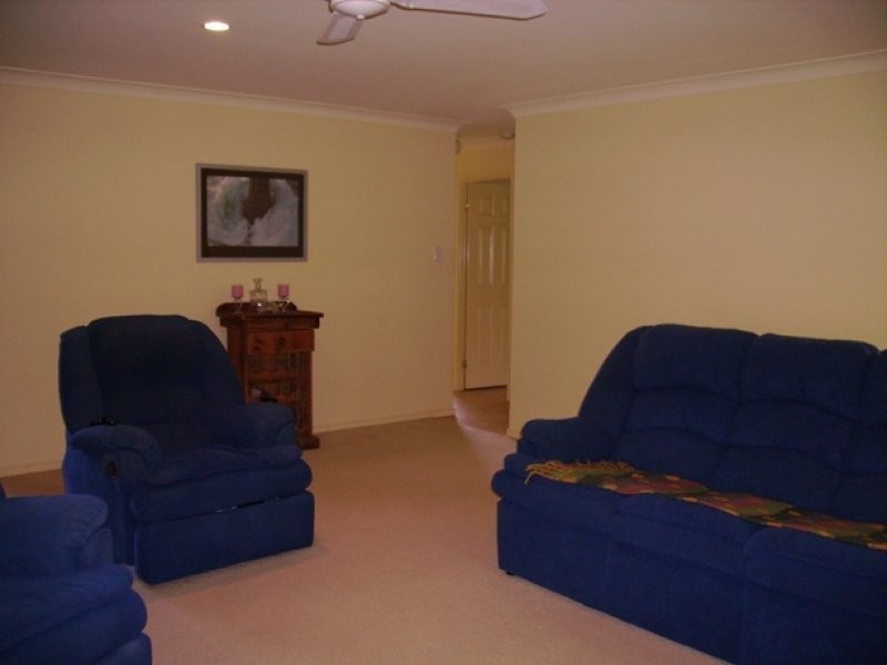 7 York Court, Pacific Pines QLD 4211