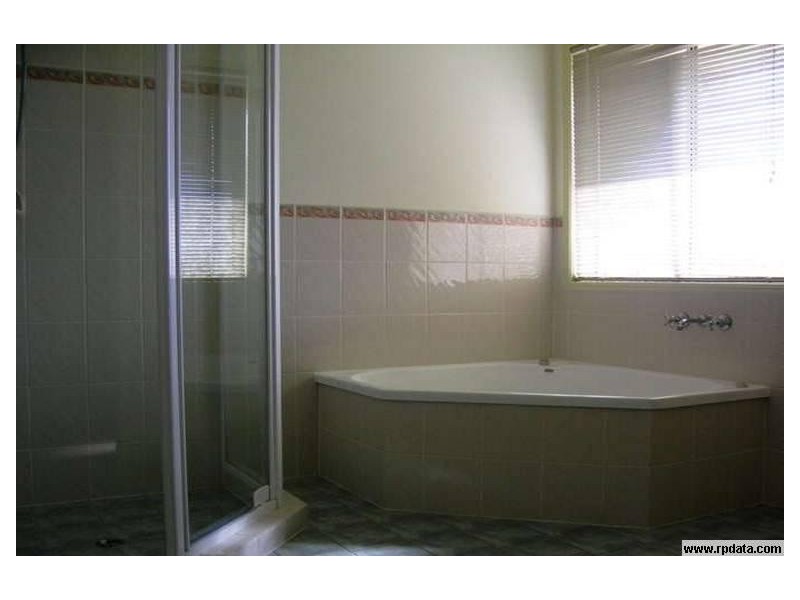 35 Manra Way, Pacific Pines QLD 4211
