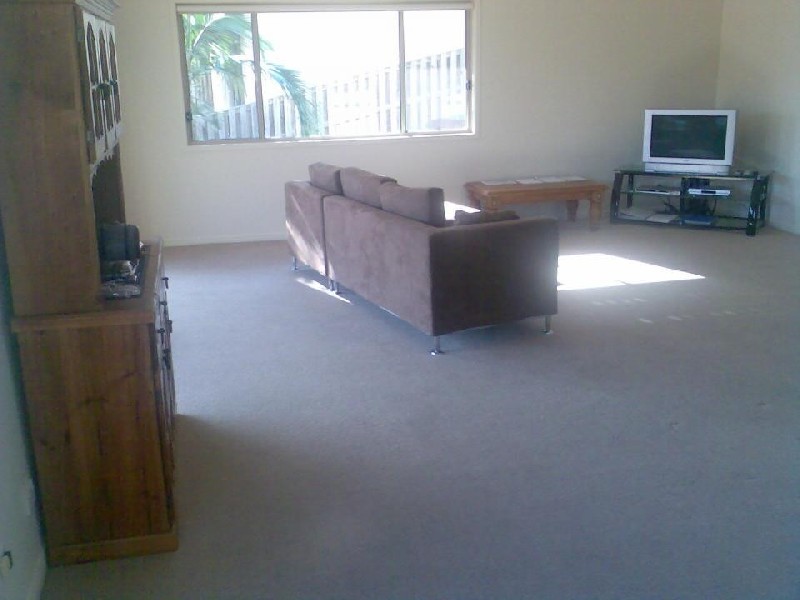 35 Manra Way, Pacific Pines QLD 4211