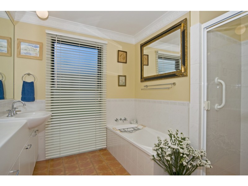 54 Macdonnell Road, Eagle Heights QLD 4271
