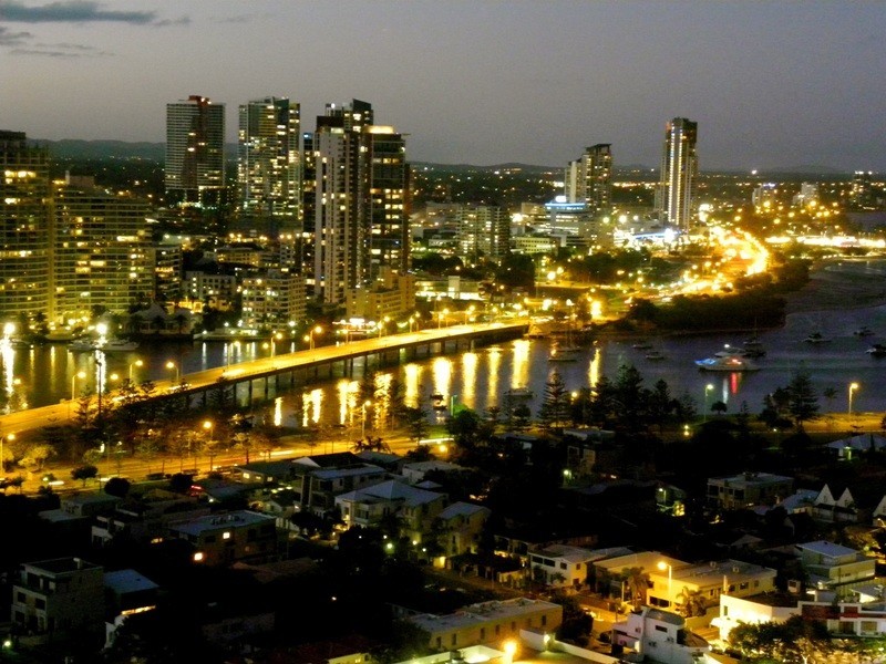 24 Breaker Street, Main Beach QLD 4217