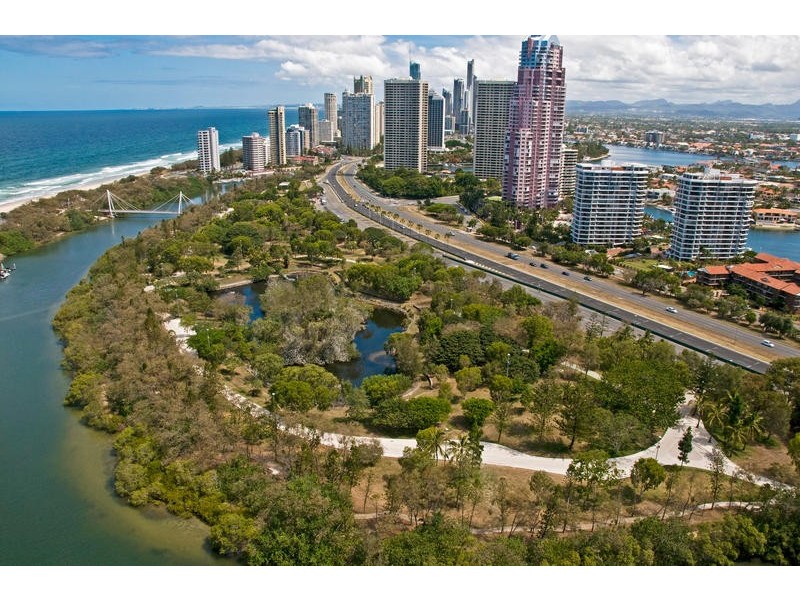 24 Breaker Street, Main Beach QLD 4217