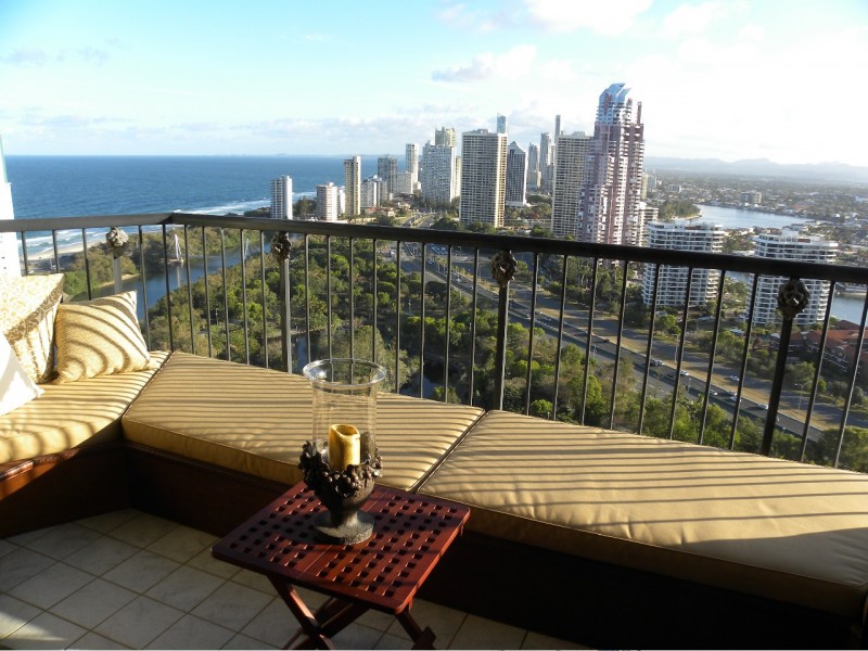 24 Breaker Street, Main Beach QLD 4217