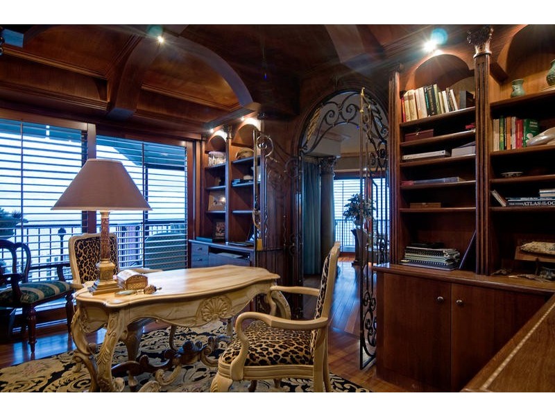 24 Breaker Street, Main Beach QLD 4217