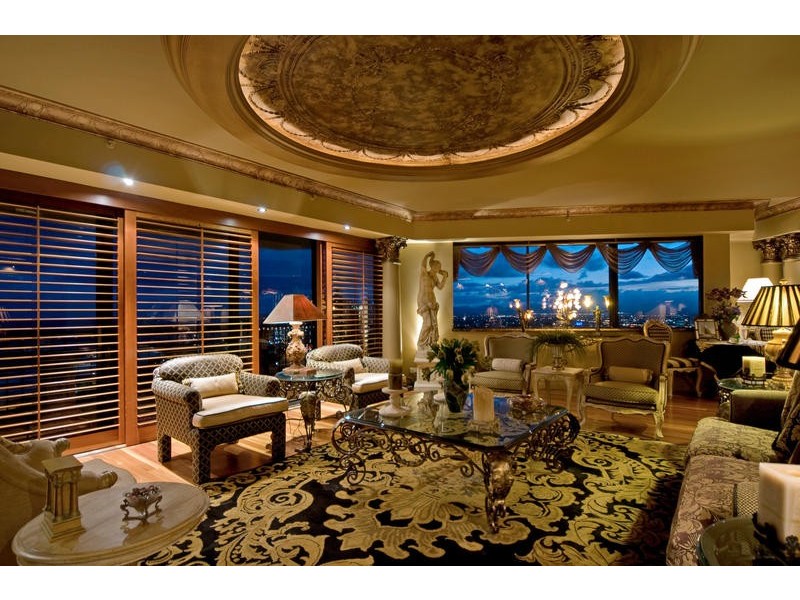 24 Breaker Street, Main Beach QLD 4217