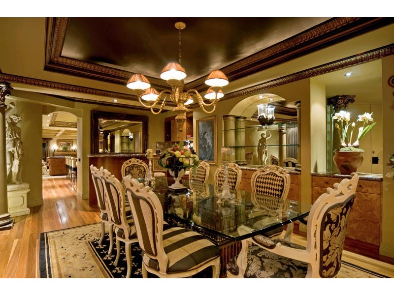 24 Breaker Street, Main Beach QLD 4217