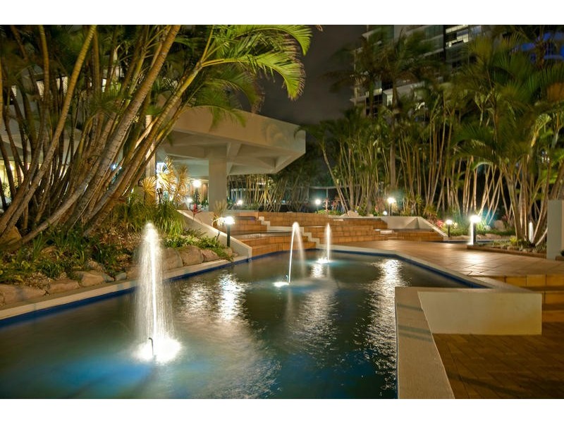 24 Breaker Street, Main Beach QLD 4217