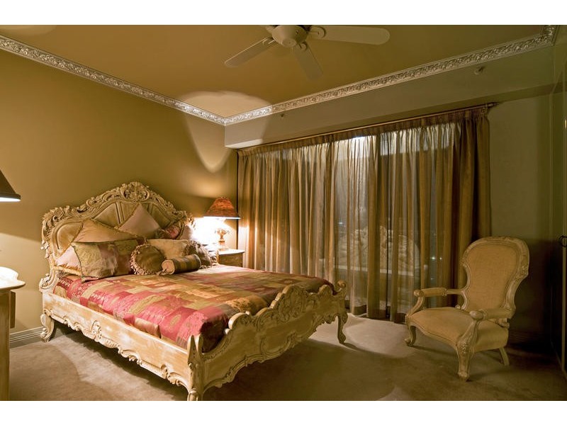 24 Breaker Street, Main Beach QLD 4217