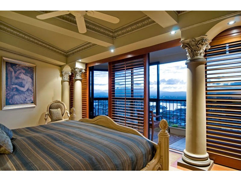 24 Breaker Street, Main Beach QLD 4217