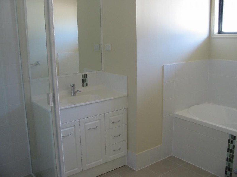 4 Mamalis Street, Gracemere QLD 4702