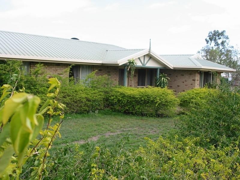 10 MIDDLE RD, Gracemere QLD 4702