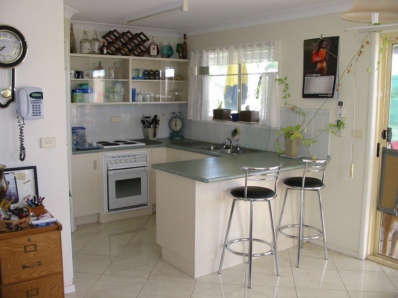 10 MIDDLE RD, Gracemere QLD 4702