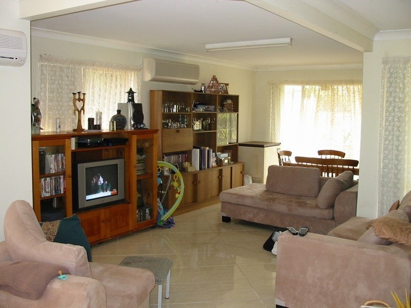 10 MIDDLE RD, Gracemere QLD 4702