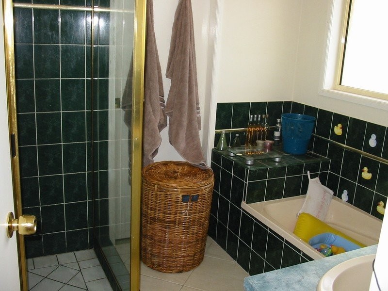 10 MIDDLE RD, Gracemere QLD 4702