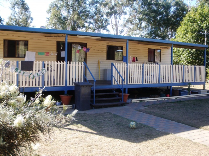 10 SHOWGROUNDS RD, Mount Morgan QLD 4714