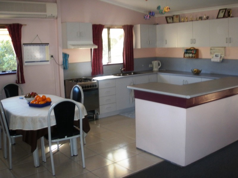 10 SHOWGROUNDS RD, Mount Morgan QLD 4714