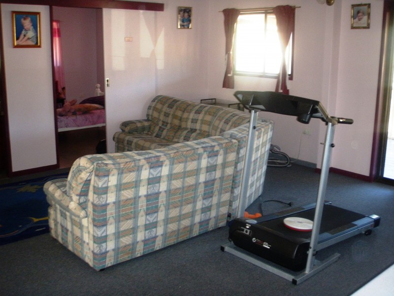 10 SHOWGROUNDS RD, Mount Morgan QLD 4714