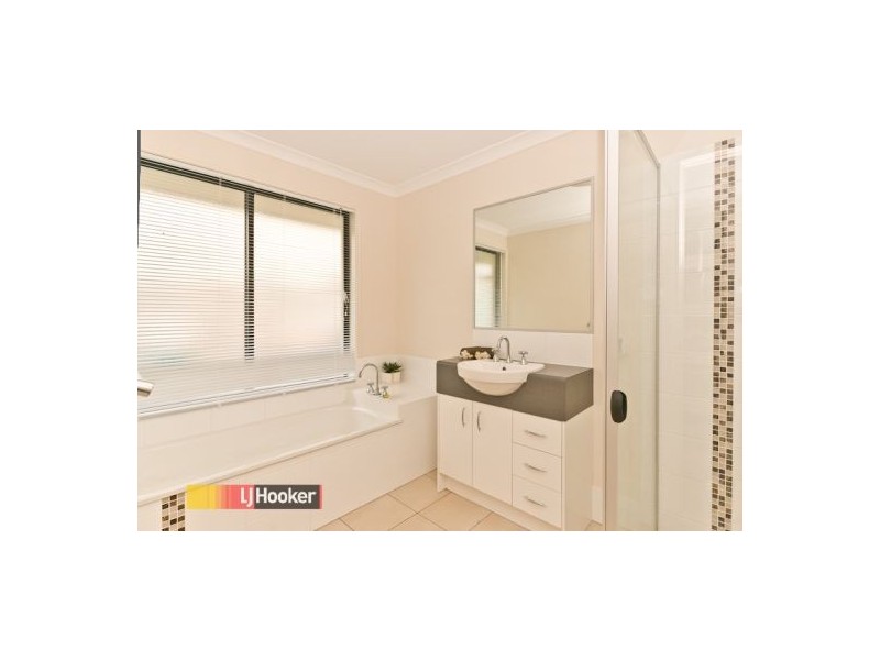 23 Bend Court, Eatons Hill QLD 4037