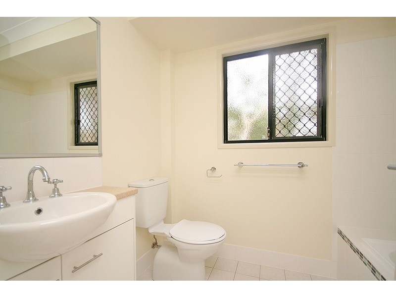 2/20  Yaralla Street, Chermside QLD 4032