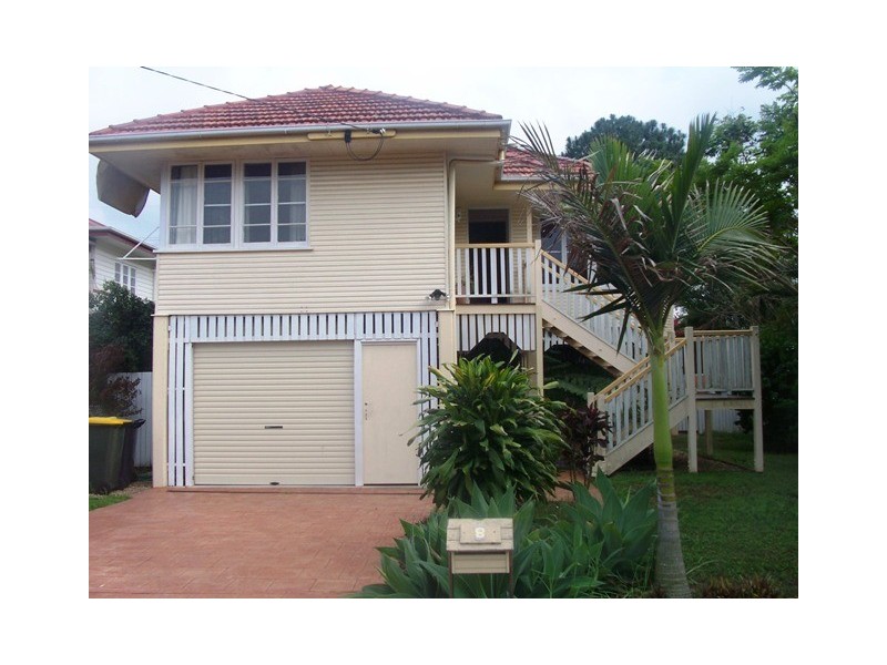 8 Lawson Street, Oxley QLD 4075