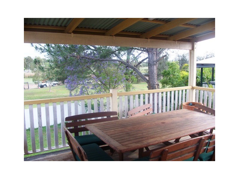 8 Lawson Street, Oxley QLD 4075