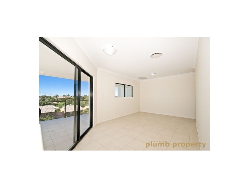 8 & 9/20 Rainey Street, Chermside QLD 4032