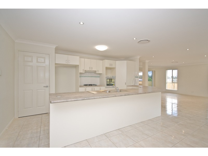 71 Emerald Cr, Springfield Lakes QLD 4300