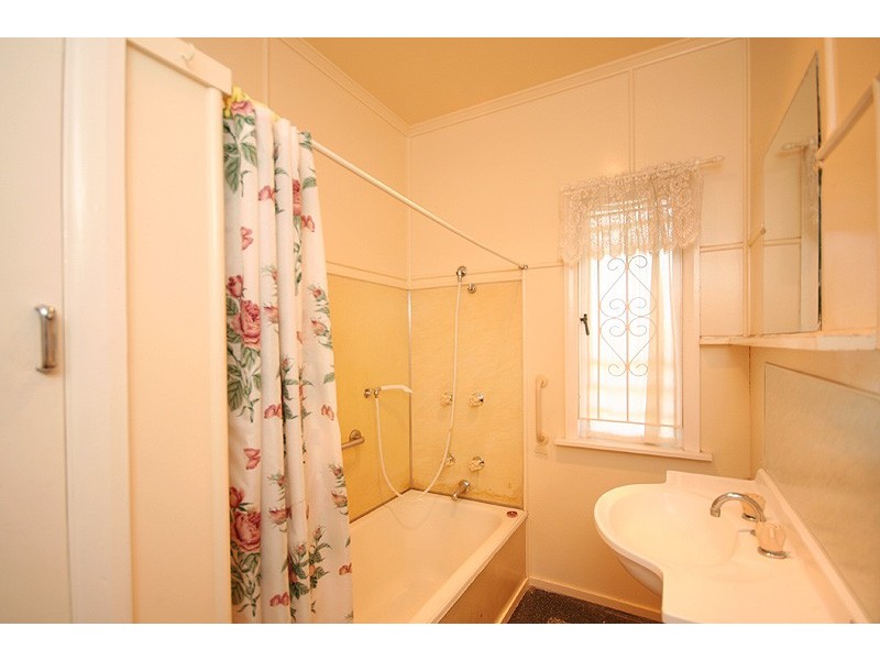 36 Curwen Tce, Chermside QLD 4032