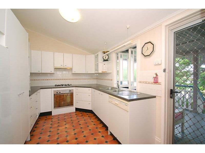 77 Tenth Avenue, Kedron QLD 4031