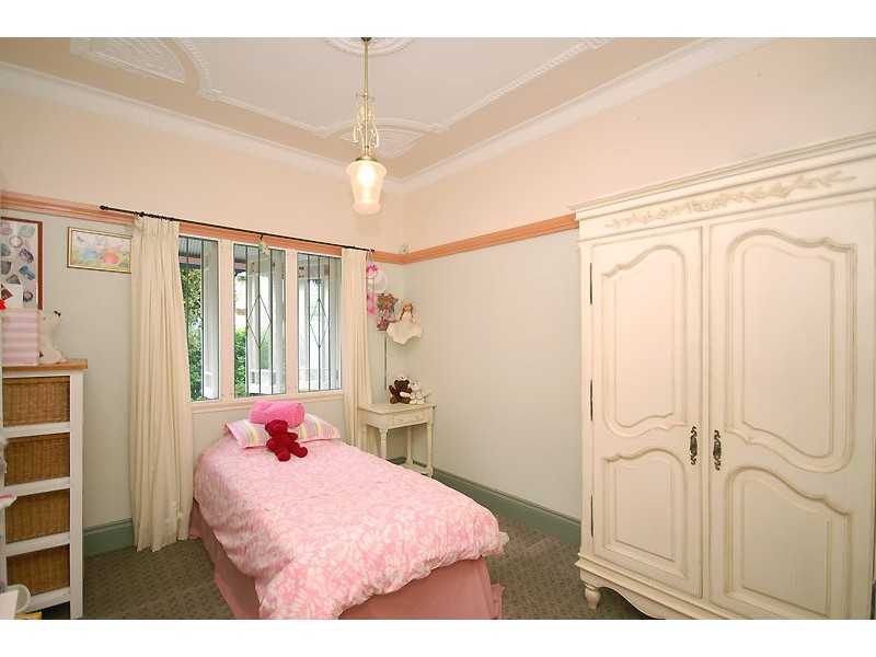 77 Tenth Avenue, Kedron QLD 4031