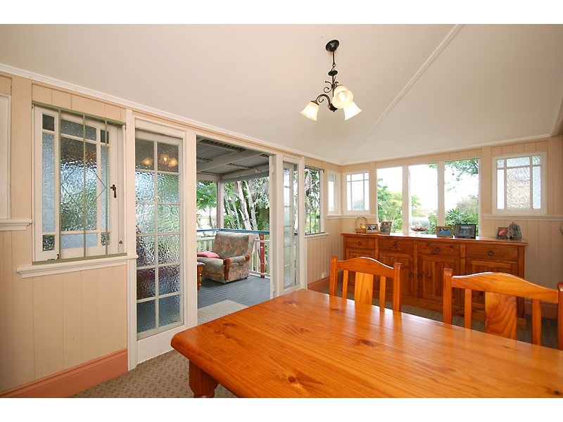 77 Tenth Avenue, Kedron QLD 4031