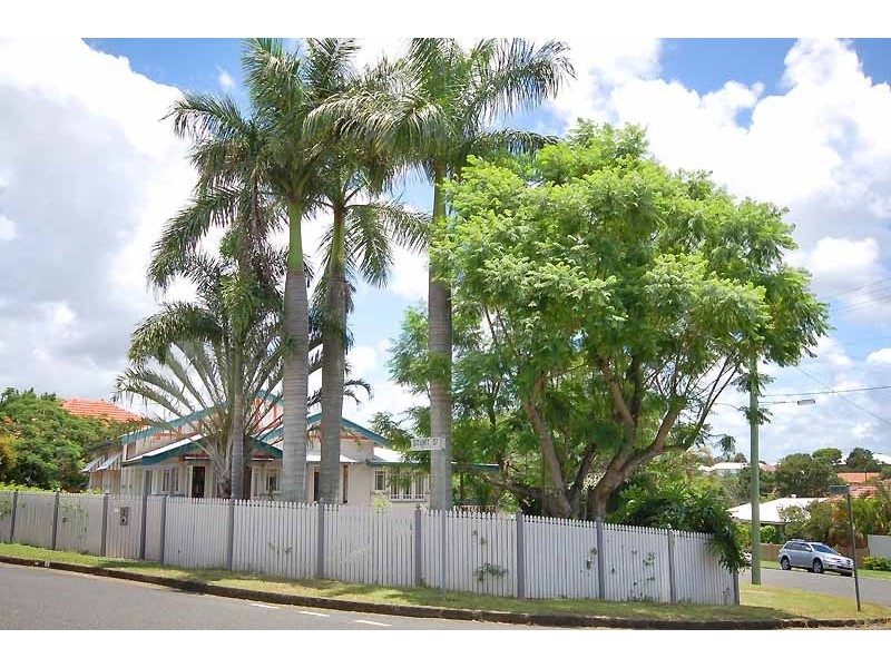 77 Tenth Avenue, Kedron QLD 4031