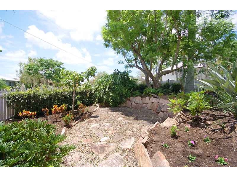 77 Tenth Avenue, Kedron QLD 4031