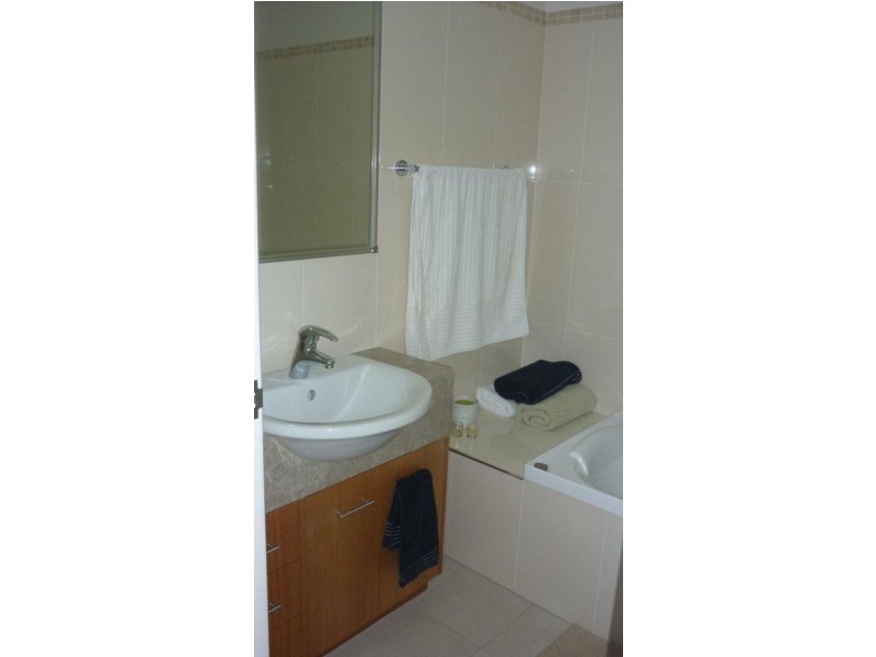 2/15 Curwen Terrace, Chermside QLD 4032