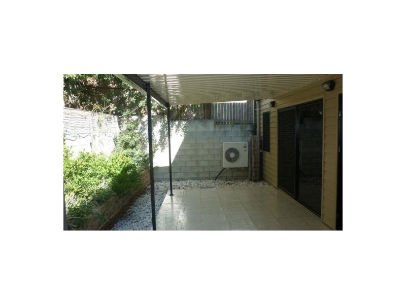 2/15 Curwen Terrace, Chermside QLD 4032