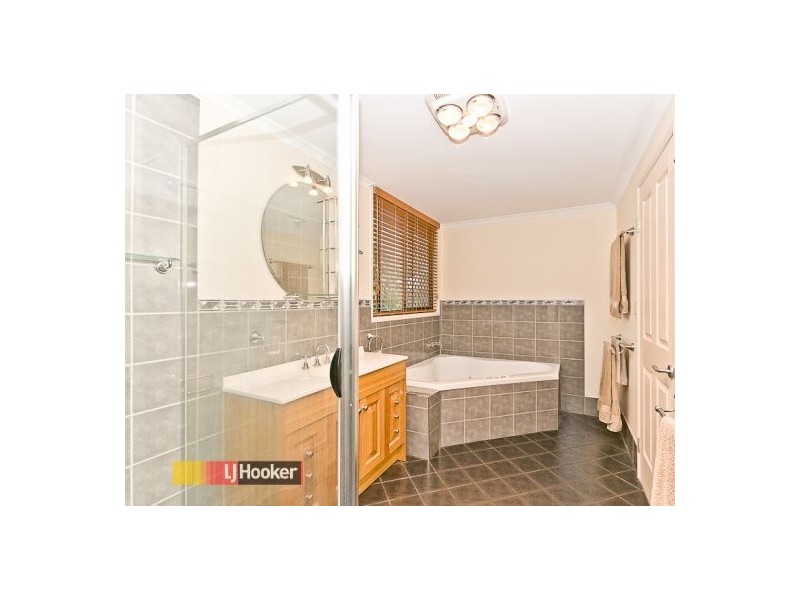 6 Lindfield Drive, Petrie QLD 4502