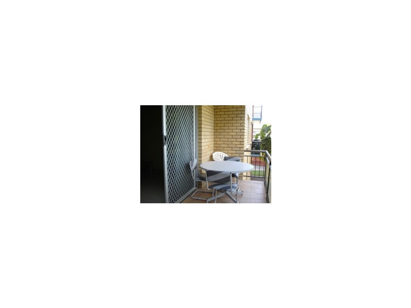 2/2 Moreton Parade, Kings Beach QLD 4551