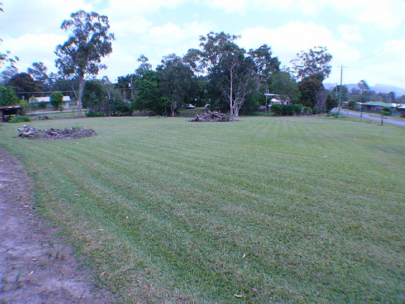 2 White Gums Street, Landsborough QLD 4550