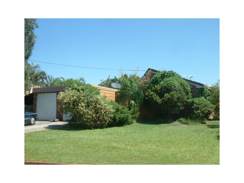 2 Coolahra, Warana QLD 4575