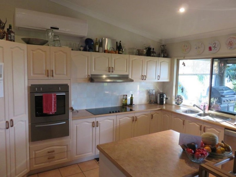 5 SOUTH MOLLE BOULEVARD, Cannonvale QLD 4802
