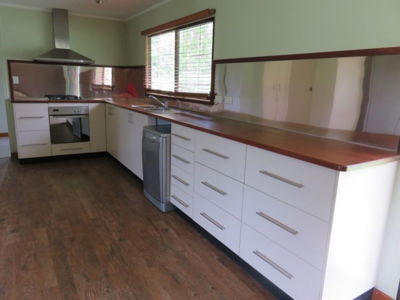 6 BUNDESEN AVE, Midge Point QLD 4799