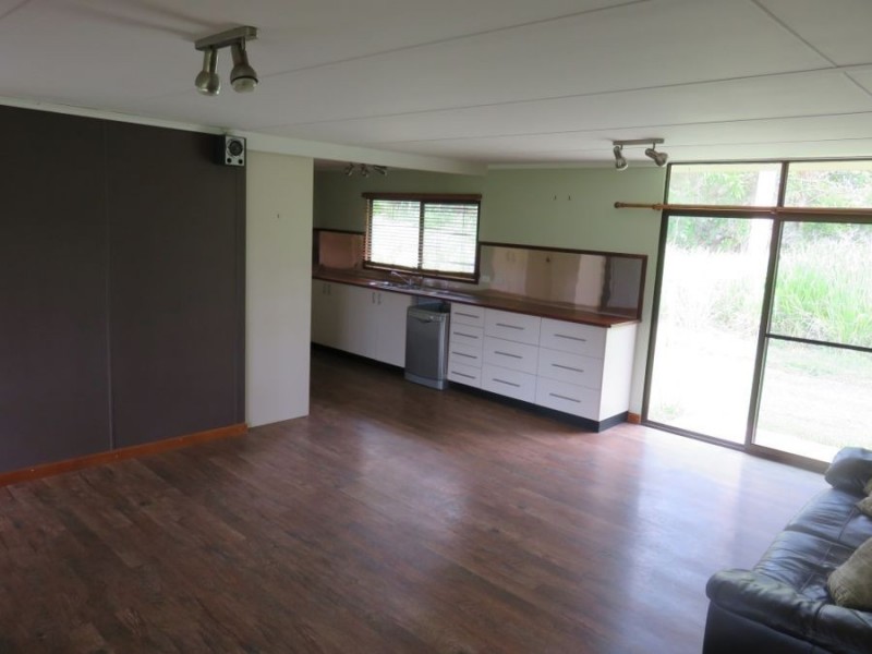 6 BUNDESEN AVE, Midge Point QLD 4799