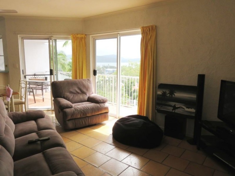 UNIT 4 REEFSIDE 12 ESHEBLY DRIVE, Cannonvale QLD 4802