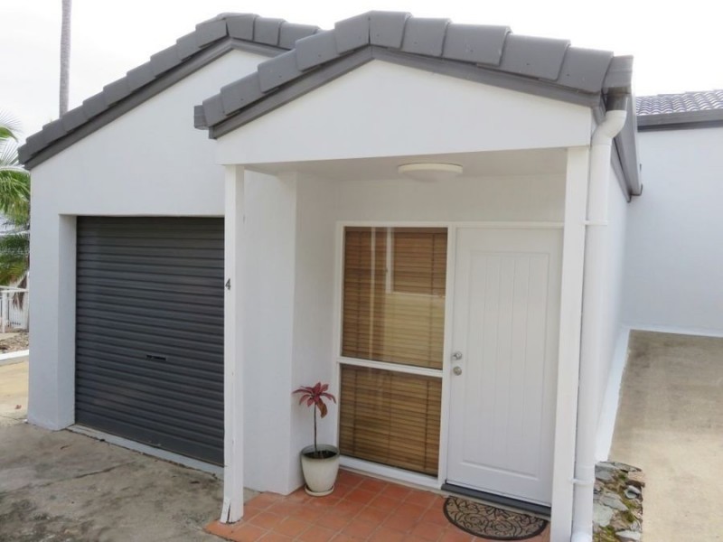 UNIT 4 REEFSIDE 12 ESHEBLY DRIVE, Cannonvale QLD 4802